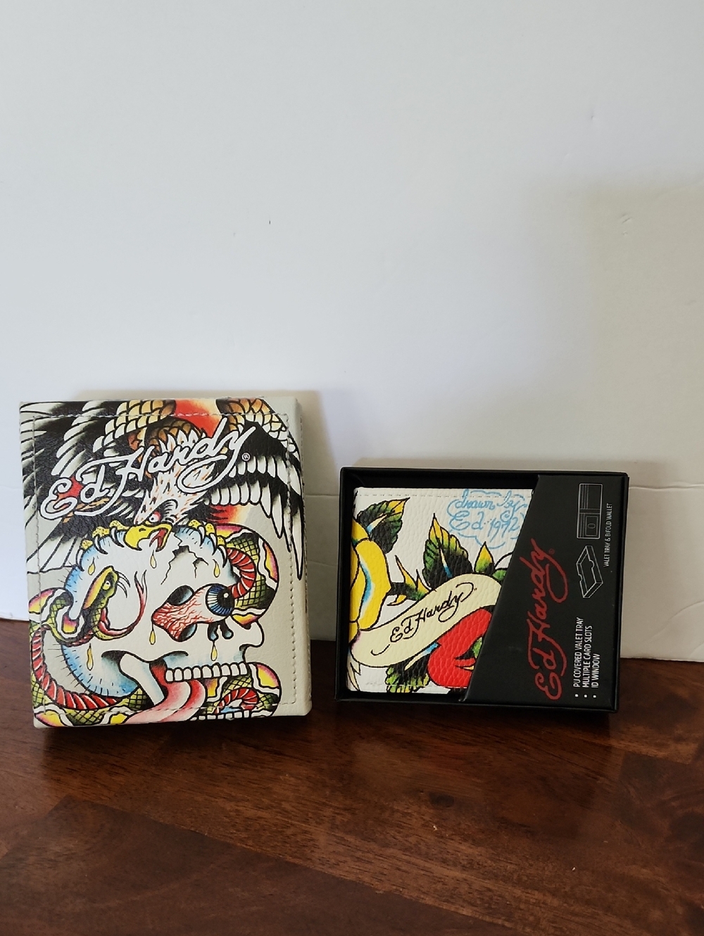 Ed Hardy White Wallet with Multicolor Tattoo Skull and Snake - Picture 2 of 10